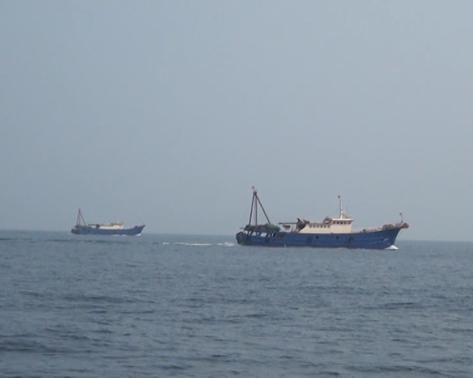 Chasing 2 Chinese Flag Fishing Vessels Near Thai Binh Gas Exploitation Platform - Photo 1