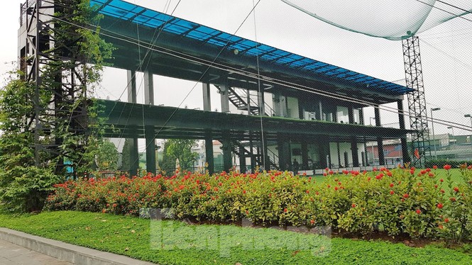 Đình chỉ sân tập golf vô tư hoạt động giữa mùa dịch ở Hà Nội - ảnh 2
