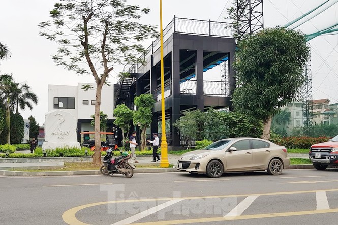 Đình chỉ sân tập golf vô tư hoạt động giữa mùa dịch ở Hà Nội - ảnh 1
