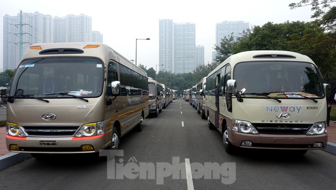 Cục CSGT kiểm định, gắn biển tạm thời cho hơn 100 xe phục vụ Đại hội XIII - ảnh 1