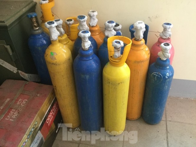 thiếu nữ nhập viện vì hít bóng cười - ảnh 1
