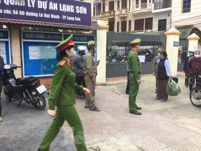 Náo loạn buổi đầu tiên