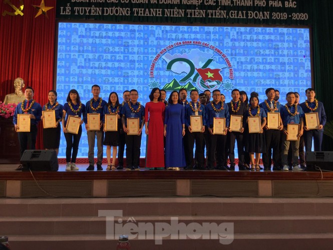 Tuyên dương thanh niên tiên tiến đoàn khối, doanh nghiệp tiêu biểu - ảnh 1