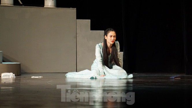 NSND Lan Hương tái xuất mẹ chồng ác nghiệt trong ‘Người mẹ trước vành móng ngựa’ - ảnh 4