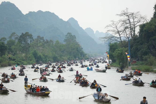 Chùa Hương dự kiến đón gần 5 vạn khách ngày khai hội - ảnh 1