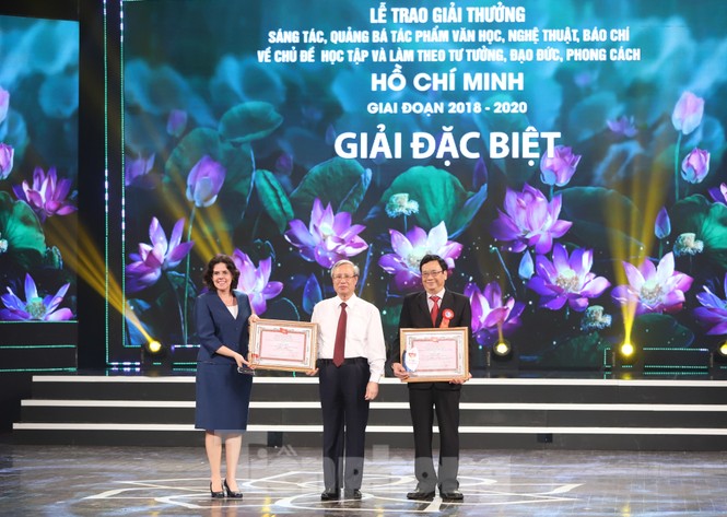 Toàn cảnh lễ trao giải tác phẩm học tập Chủ tịch Hồ Chí Minh - ảnh 4