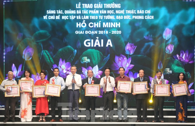 Toàn cảnh lễ trao giải tác phẩm học tập Chủ tịch Hồ Chí Minh - ảnh 5