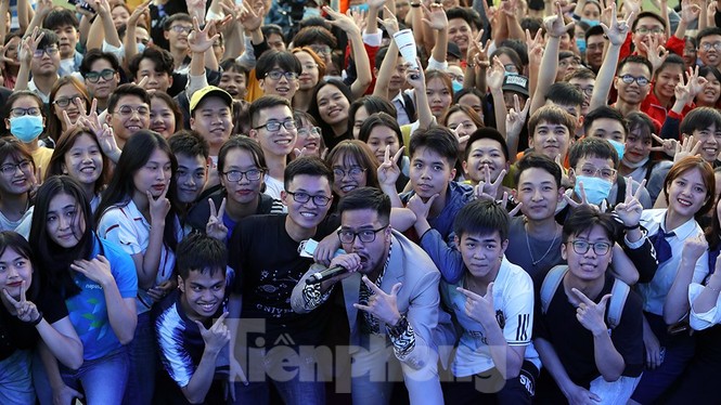 Bảo Trâm, Rapper Rica đốt cháy sân khấu ‘Sóng Festival’ - ảnh 6