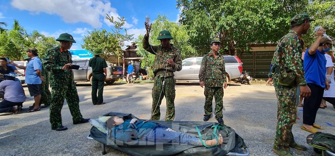 Người mẹ ôm con thoát nạn vụ sạt lở ở Quảng Nam - ảnh 9