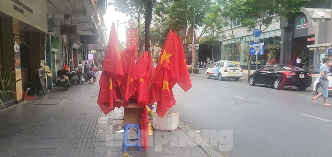 Người Sài Gòn đổ xô ra đường cổ vũ đội bóng đá U22 Việt Nam - ảnh 12