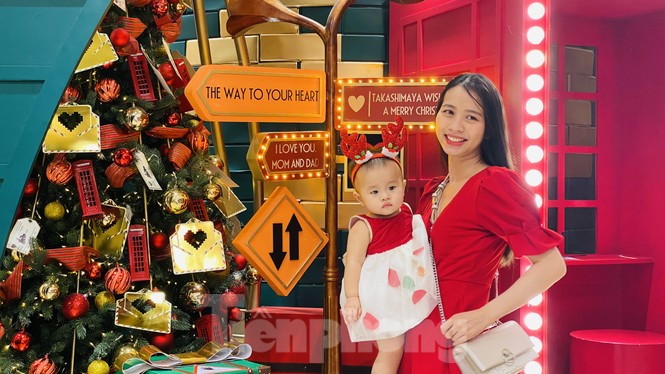 Người dân TPHCM rộn ràng đi chơi Noel sớm - ảnh 3