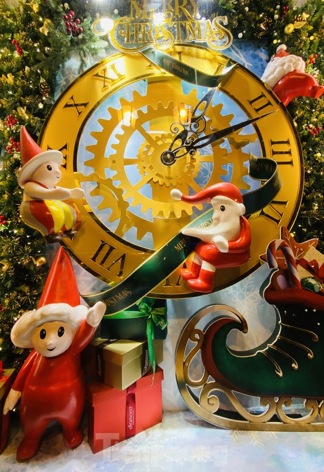 Người dân TPHCM rộn ràng đi chơi Noel sớm - ảnh 14
