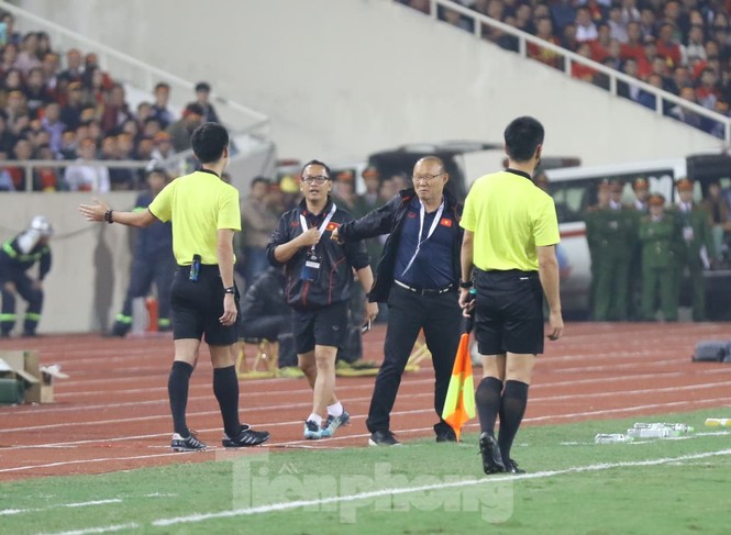 Hú hồn với... HLV Park Hang Seo - ảnh 1
