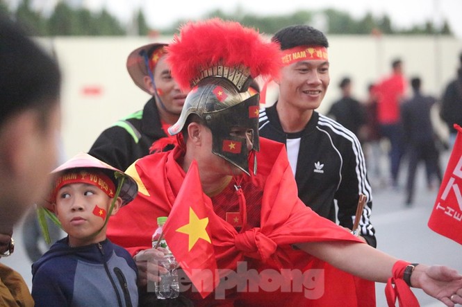 'Tôn Ngộ Không' đến cổ vũ đội tuyển Việt Nam - ảnh 5