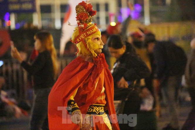 'Tôn Ngộ Không' đến cổ vũ đội tuyển Việt Nam - ảnh 2