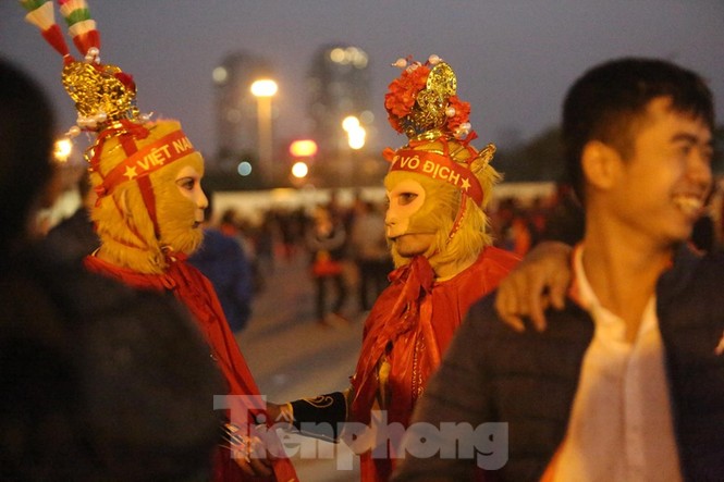 'Tôn Ngộ Không' đến cổ vũ đội tuyển Việt Nam - ảnh 4