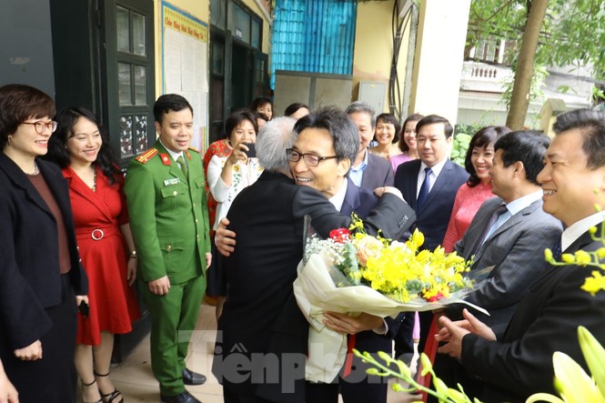 Phó Thủ tướng dự lễ kỷ niệm 20/11 tại ngôi trường 'không chọn lọc đầu vào' - ảnh 2
