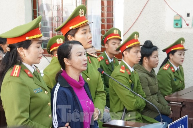 Mẹ ‘nữ sinh giao gà’ mua bán heroin với nhóm giết con bị tuyên 20 năm tù - ảnh 1