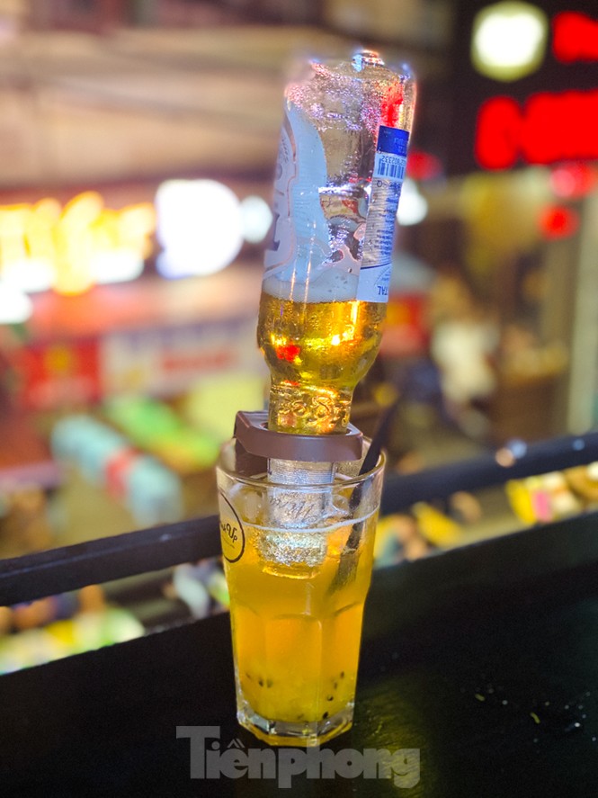 Ngày cuối tuần phố cổ như vỡ tổ - ảnh 8