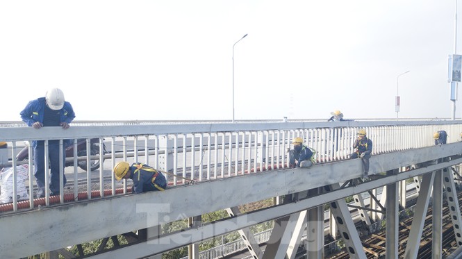 Mặt cầu Thăng Long đang được sửa ra sao? - ảnh 8