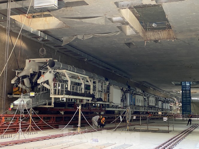 Cận cảnh lắp ráp robot đào hầm 'khủng' nặng 850 tấn thi công Metro Nhổn - ga Hà Nội - ảnh 1