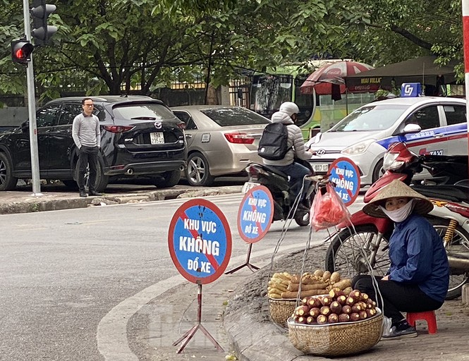 Người Hà Nội vất vả mưu sinh trong giá lạnh đầu đông - ảnh 14