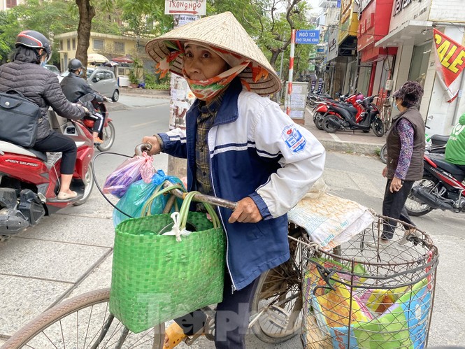 Người Hà Nội vất vả mưu sinh trong giá lạnh đầu đông - ảnh 3