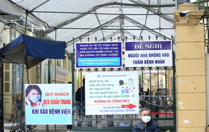 Các bệnh viện Hà Nội siết chặt, 'làm nghiêm' để chống dịch COVID-19 - ảnh 1
