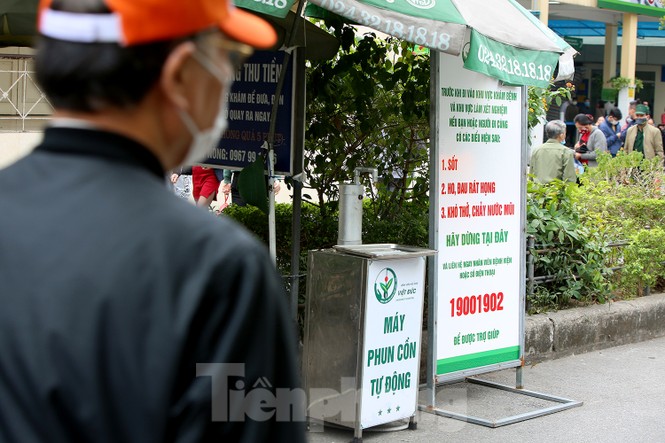 Các bệnh viện Hà Nội siết chặt, 'làm nghiêm' để chống dịch COVID-19 - ảnh 6