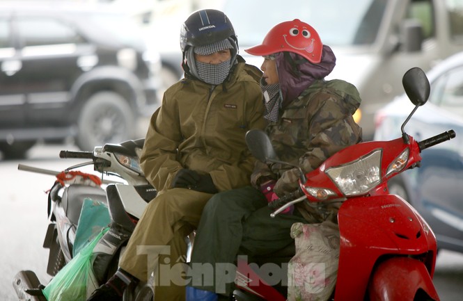 Người lao động ở Hà Nội mưu sinh trong đợt rét mạnh nhất từ đầu mùa đông - ảnh 4