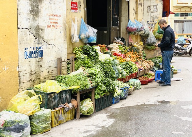 Hà Nội tái diễn 'chợ cóc' tự phát khi Tết Nguyên đán cận kề - ảnh 4