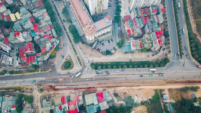 Cận cảnh thi công thay bờ đê đất bằng tường chắn, mở rộng đường Âu Cơ lên 4 làn xe - ảnh 11
