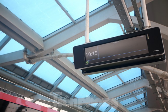 Nội thất hiện đại của tàu tuyến metro Nhổn - ga Hà Nội - ảnh 10