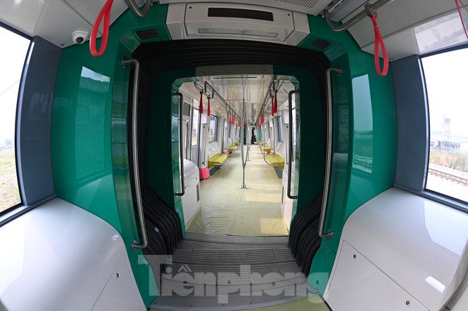Nội thất hiện đại của tàu tuyến metro Nhổn - ga Hà Nội - ảnh 4