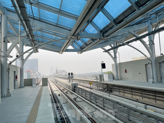Nội thất hiện đại của tàu tuyến metro Nhổn - ga Hà Nội - ảnh 11