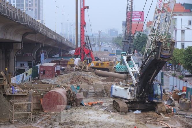Cận cảnh đại công trường cầu Vĩnh Tuy 2 'nghìn tỷ' vượt sông Hồng - ảnh 9