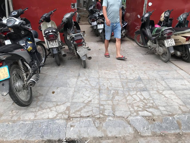 Hà Nội: Vỉa hè lát đá 'trăm tỷ' đường Nguyễn Trãi hư hỏng, vỡ vụn - ảnh 9