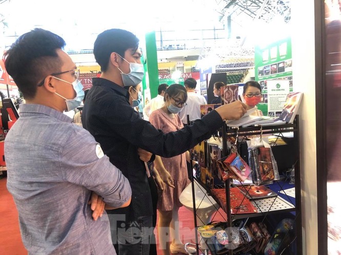Sau 'ngủ đông' do COVID-19, doanh nghiệp ngành quảng cáo chạy đua tìm khách hàng - ảnh 4