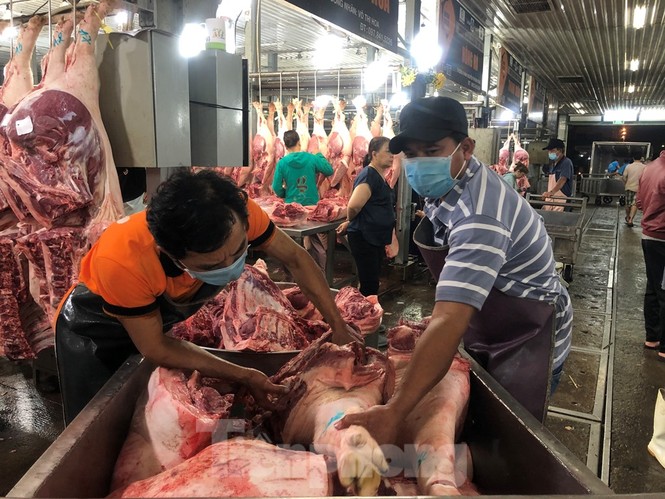 Xuyên đêm lấy mẫu kiểm tra thực phẩm - ảnh 2