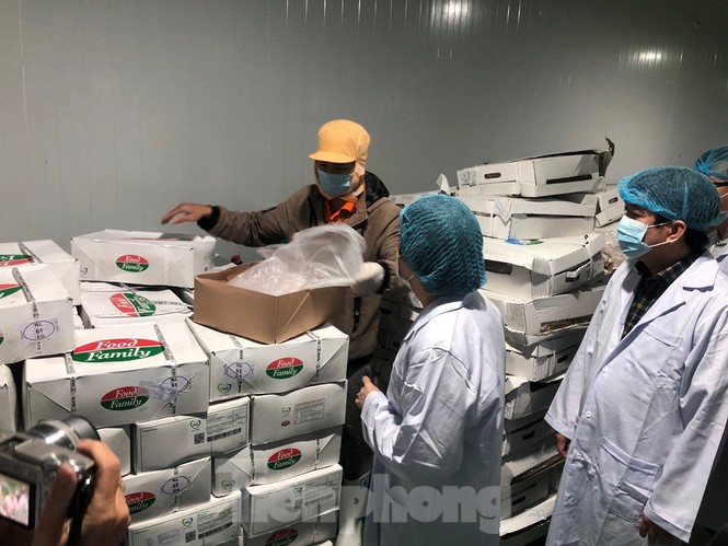 Xuyên đêm lấy mẫu kiểm tra thực phẩm - ảnh 10