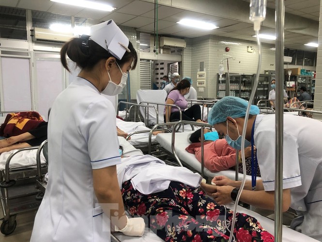 Cận cảnh đêm trắng cấp cứu bệnh nhân ngày Tết - ảnh 3