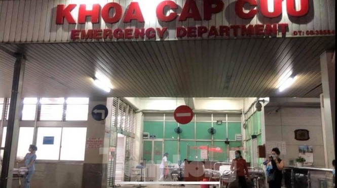 Cận cảnh đêm trắng cấp cứu bệnh nhân ngày Tết - ảnh 1