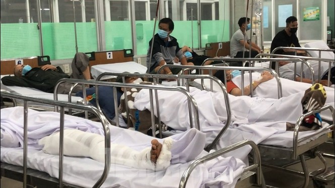 Cận cảnh đêm trắng cấp cứu bệnh nhân ngày Tết - ảnh 2