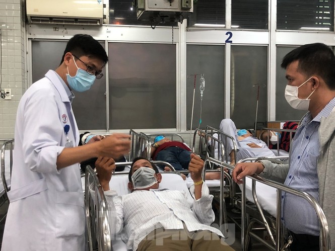 Cận cảnh đêm trắng cấp cứu bệnh nhân ngày Tết - ảnh 11