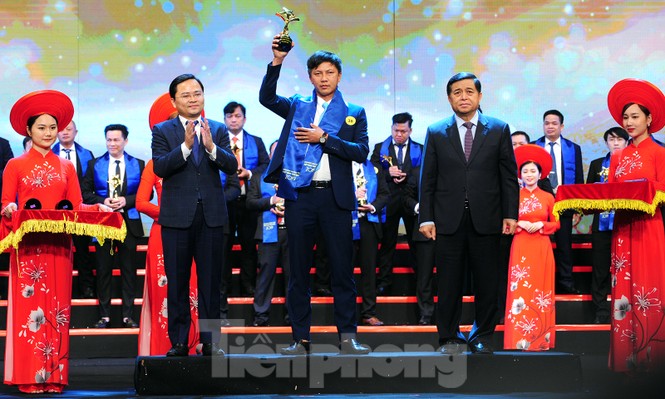 Bất ngờ xuất hiện doanh nhân trẻ Sao Đỏ thứ 11 - ảnh 7