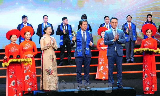 Bất ngờ xuất hiện doanh nhân trẻ Sao Đỏ thứ 11 - ảnh 6