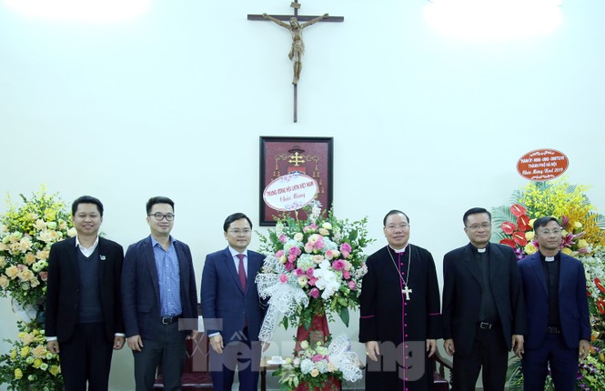 Chủ tịch T.Ư Hội LHTN Việt Nam chúc mừng mùa Giáng sinh - ảnh 2