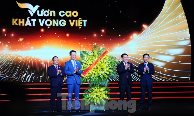 Bất ngờ xuất hiện doanh nhân trẻ Sao Đỏ thứ 11 - ảnh 5
