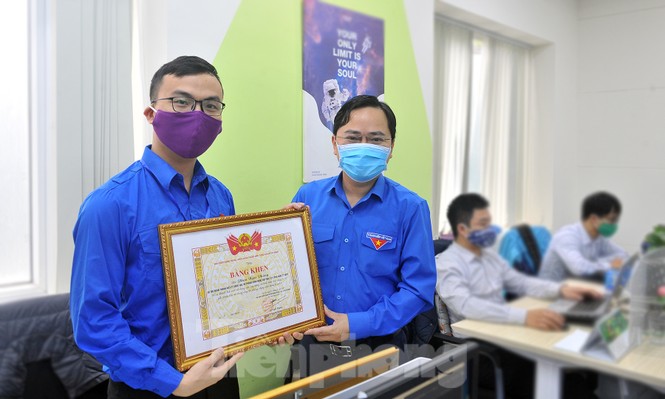 T.Ư Đoàn tặng bằng khen đội ngũ xây dựng ứng dụng NCOVI khai báo y tế - ảnh 2