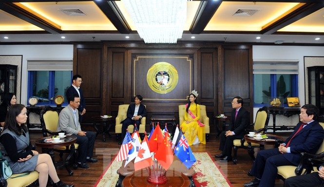 ĐH Kinh tế Quốc dân tự hào nữ sinh đầu tiên đăng quang Hoa hậu Việt Nam 2020 - ảnh 1